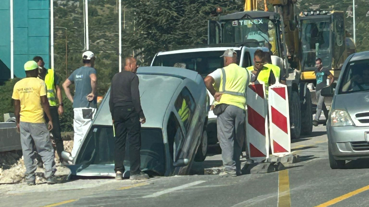 Vozačica (67) upala u rupu kod Dalmarea i zadobila teške tjelesne ozljede