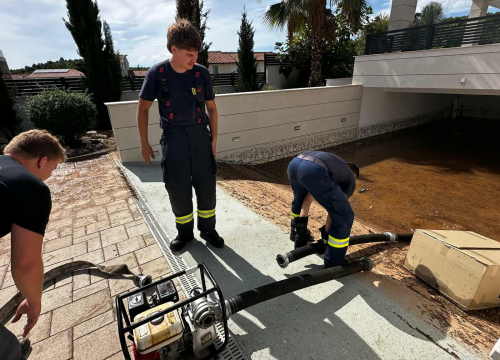 Dan pod vodom: Vatrogasci bez predaha ispumpavaju podrume, kuće, prometnice