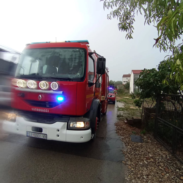 Vatrogasci bez predaha ispumpavaju podrume, kuće, prometnice