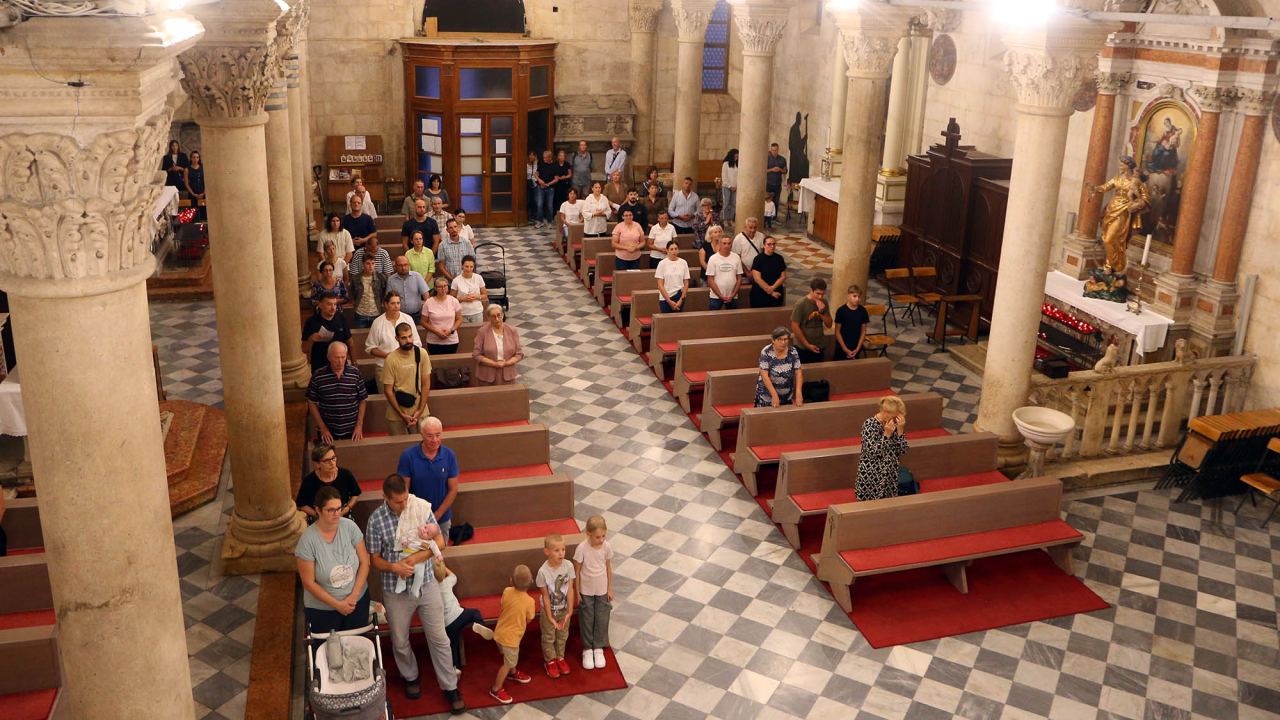 Peti dan devetnica u katedrali posvećen obitelji