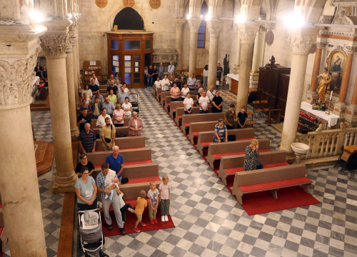 Peti dan devetnica u katedrali posvećen obitelji