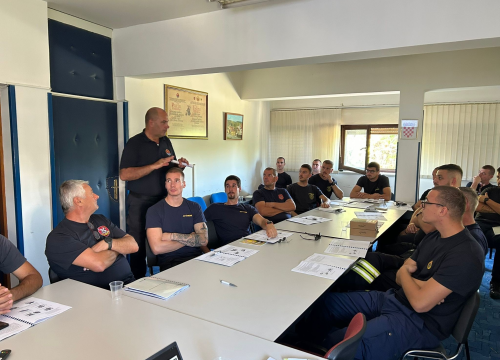 Fotografija 8 - Članovi Vatrogasnih postrojbi iz županije usavršavali vještine spašavanja iz prometnih nesreća