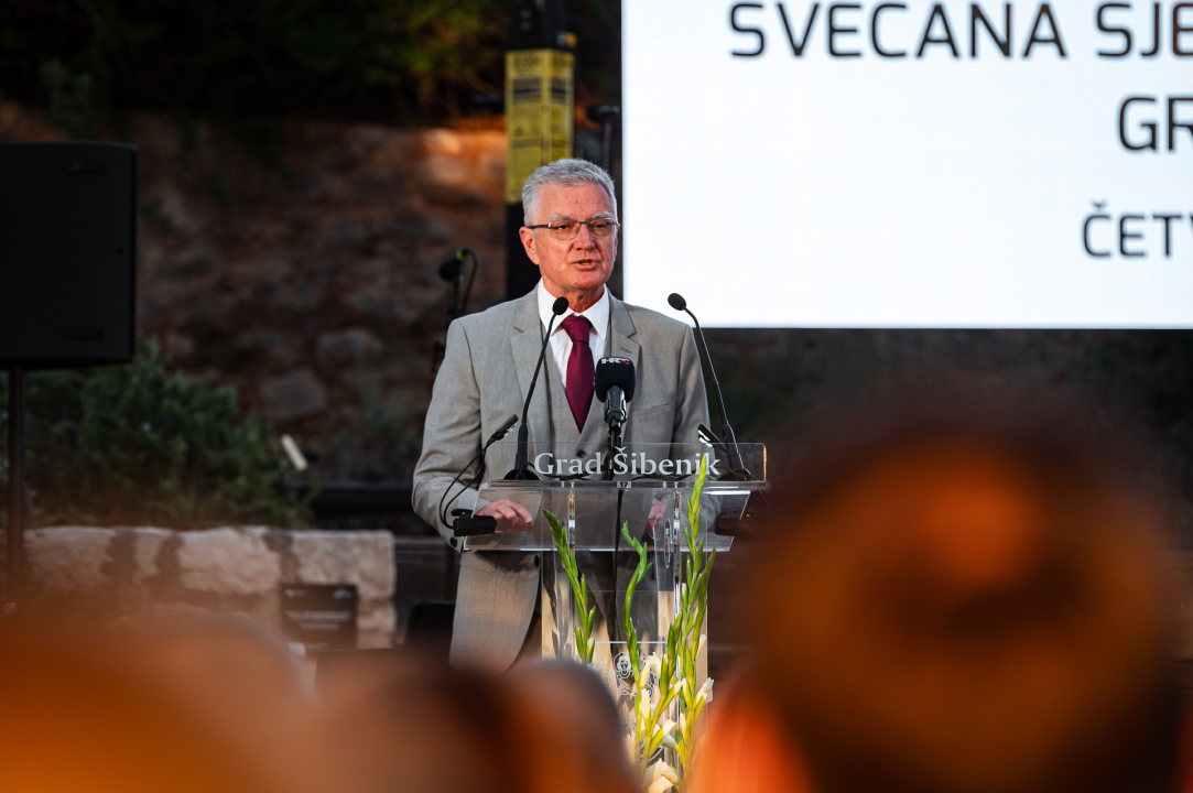 FOTO Franka Baranović Nagradu Grada Šibenika posvetila majci: 'Šibenik je utkan u moje gene i ovo je za mene posebna čast'