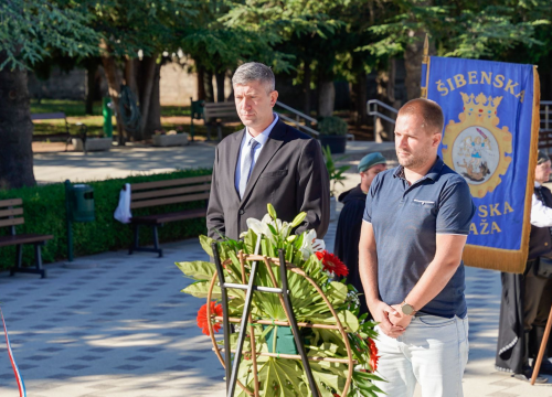 Fotografija 11 - Povodom Dana Grada i blagdana sv. Mihovila na Kvanju položeni vijenci
