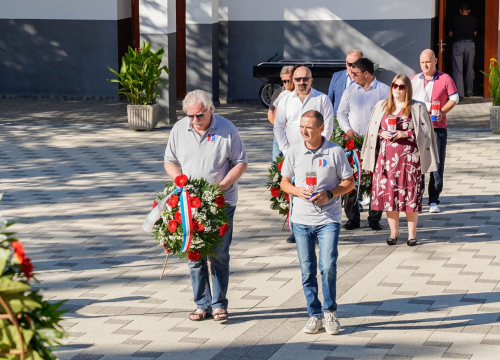 Fotografija 8 - Povodom Dana Grada i blagdana sv. Mihovila na Kvanju položeni vijenci