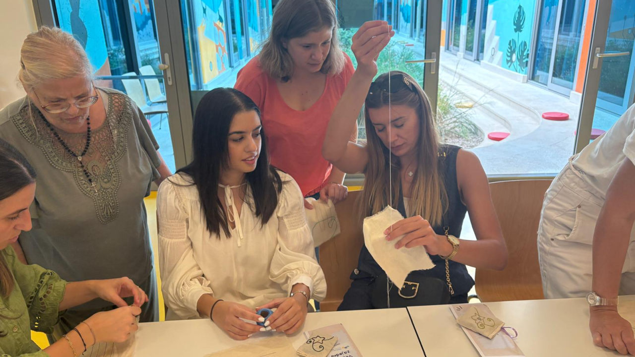 Na tvrđavi sv. Ivana održana inkluzivna radionica 'Vezemo zajedno'