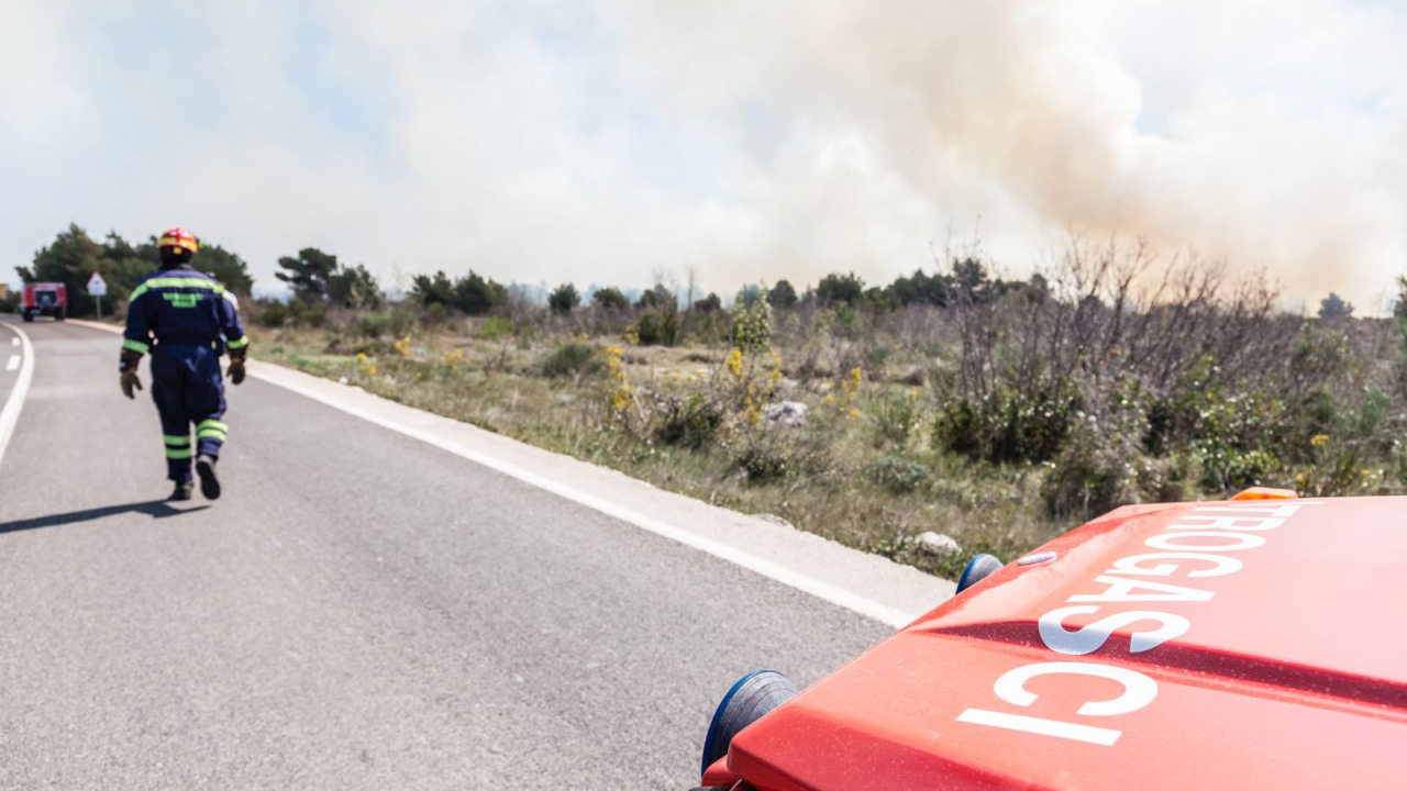 Gorjelo na području Širitovaca, vodički vatrogasci gasili vatru na objektu