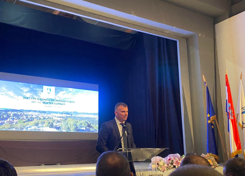 Fotografija 7 - Na svečanoj sjednici Općine Murter-Kornati kapetanu Branku Rameši dodijeljena nagrada za životno djelo