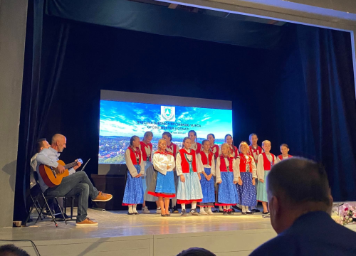 Fotografija 4 - Na svečanoj sjednici Općine Murter-Kornati kapetanu Branku Rameši dodijeljena nagrada za životno djelo