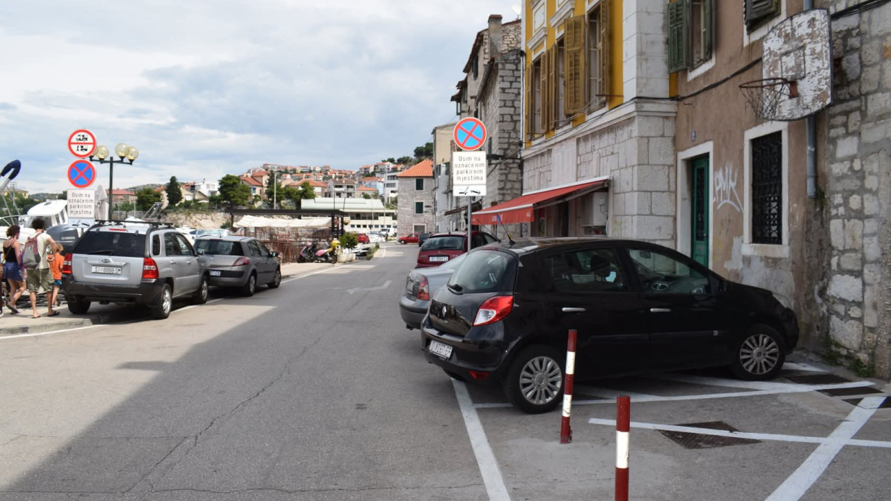 Napad na nepropisno parkirane: Savijanje brisača vjetrobranskog stakla može vas odvesti i do zatvorske kazne!