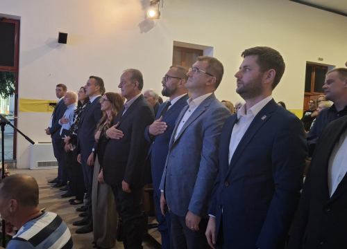 Fotografija 2 - Na svečanoj sjednici Općine Murter-Kornati kapetanu Branku Rameši dodijeljena nagrada za životno djelo