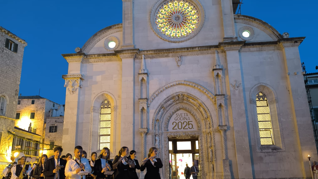 Šibenski glazbari prodefilirali ulicama u povodu Dana grada