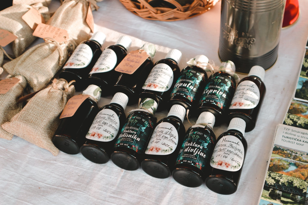 U Kninu održan prvi Festival starih zanata i Festival diplara