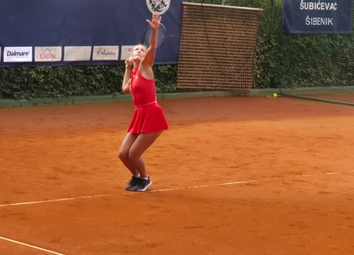Fotografija 6 - FOTO Počele kvalifikacije teniskog turnira 'W15 Šibenik Open': Za koji dan u akciji Konjuh i Šibenčanka Bumbak