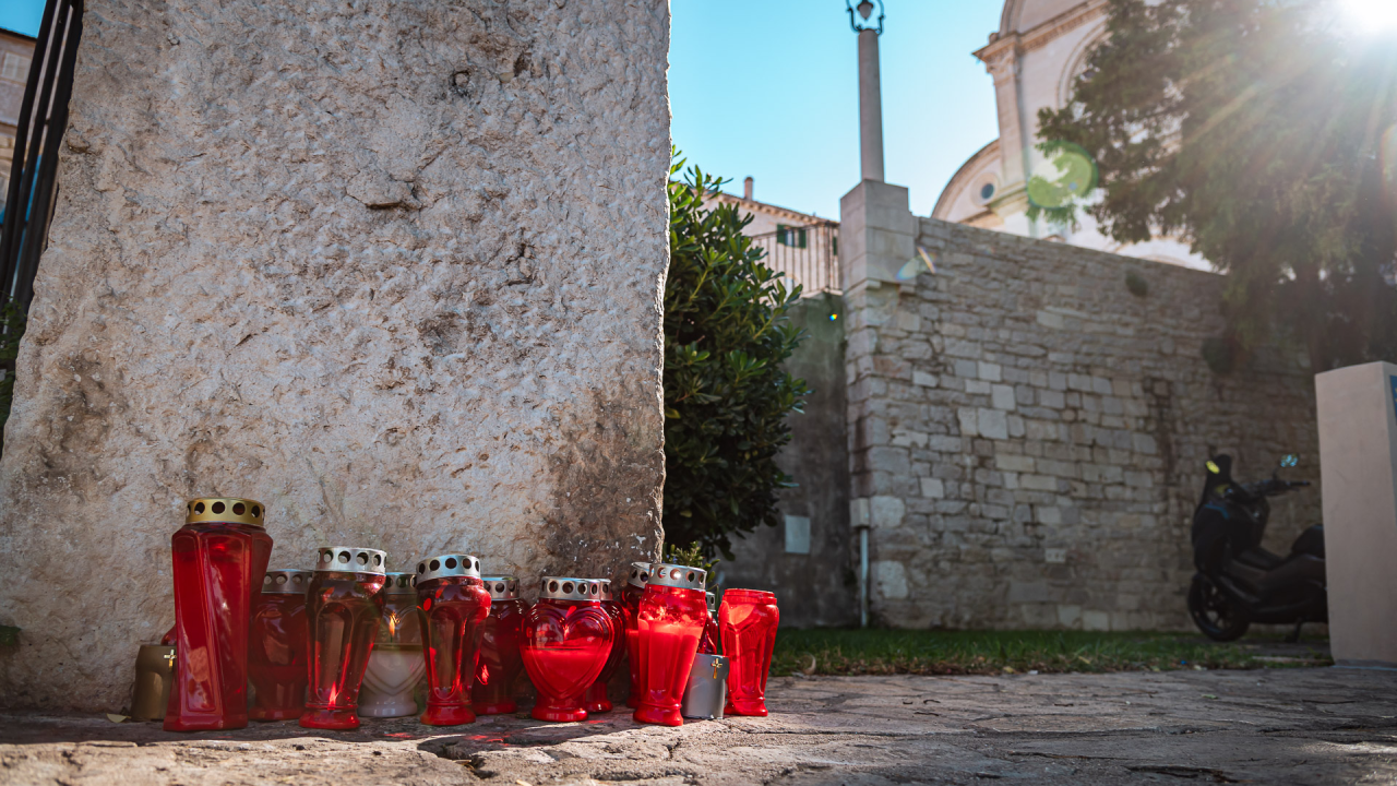 Šibenčani se opraštaju od žene koja je subotu poginula ispred katedrale