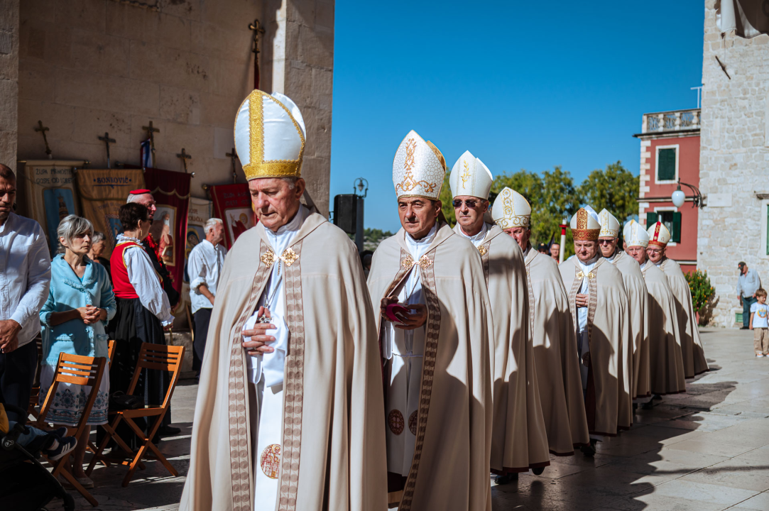 FOTO Održana svečana procesija i sveta misa u povodu blagdana sv. Mihovila