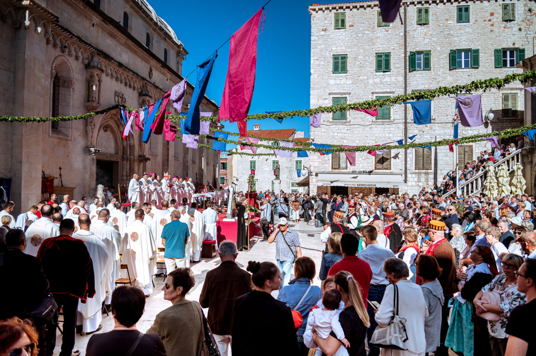 FOTO Održana svečana procesija i sveta misa u povodu blagdana sv. Mihovila
