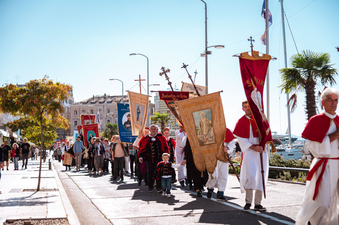 FOTO Održana svečana procesija i sveta misa u povodu blagdana sv. Mihovila