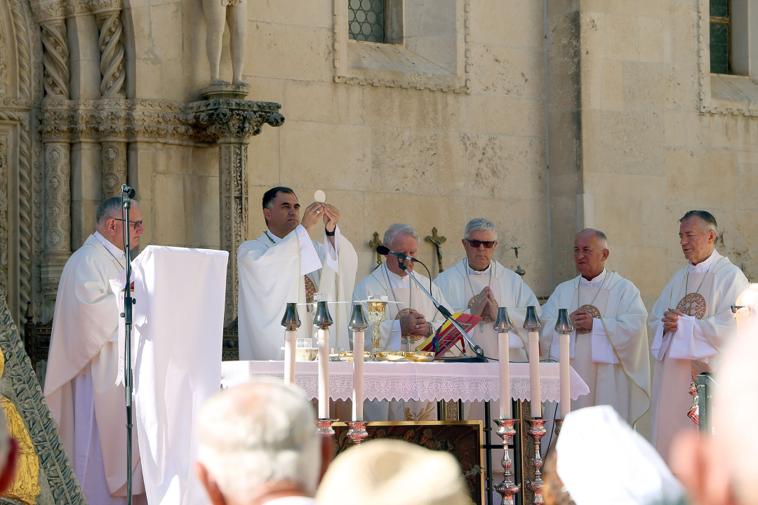 Misno slavlje kod Katedrale predvodio dubrovački biskup Roko Glasnović