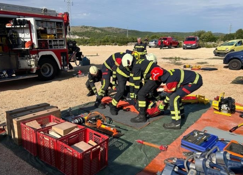 Fotografija 3 - Od Bilica do Primoštena: Vatrogasci završili obuku za spašavanje u prometnim nesrećama