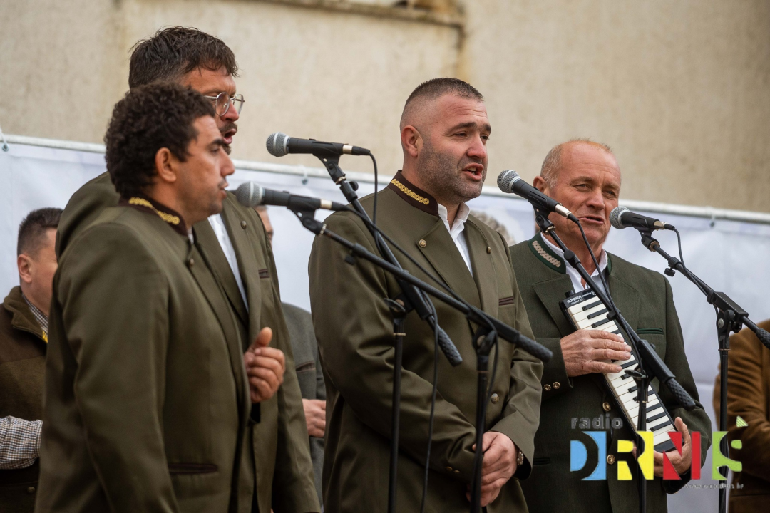 U Drnišu otvoreno Državno prvenstvo u radu lovnih pasa