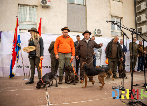 Fotografija 20 - U Drnišu otvoreno Državno prvenstvo u radu lovnih pasa