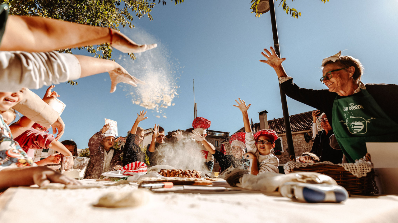 Prošlu subotu smo uživali u ukusnoj tradicionalnoj spizi i pespajima na marendi u Vodicama