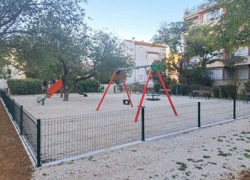 Zajedničkom inicijativom učenika i umirovljenika obnovljeno dječje igralište u Šibeniku