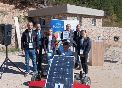 Fotografija 2 - Kninski srednjoškolci osvojili prvo mjesto na natjecanju solarnih automobila
