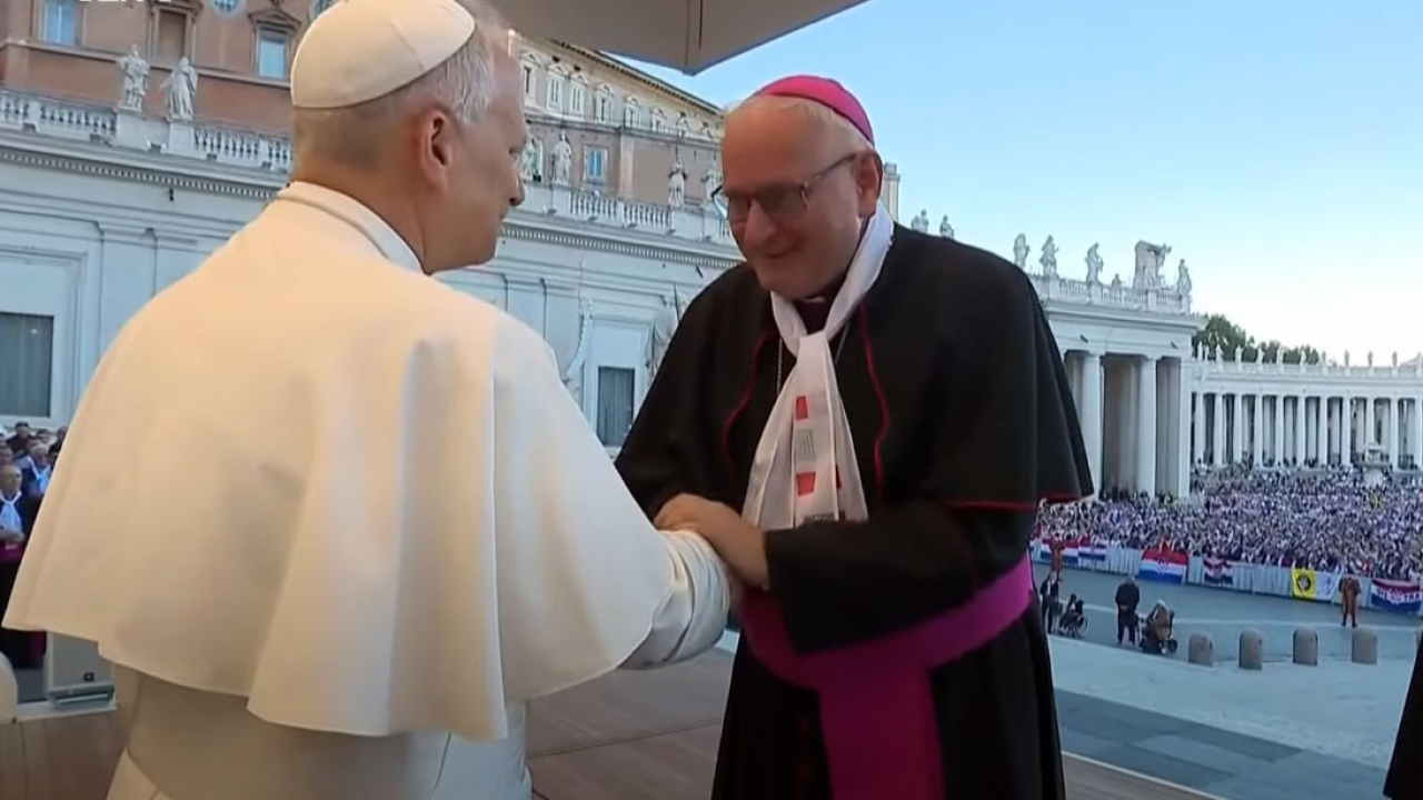 Simbol Šibenika u rukama Pape: Biskup Rogić darovao šibensku kapu Lavu XIV.