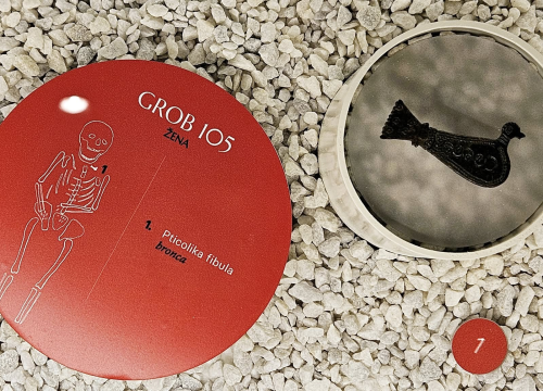 Fotografija 1 - Otvorena izložba 'Et post mortem vita' u kninskom muzeju