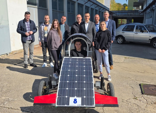 Župan posjetio kninske srednjoškolce koji su sa svojim solarnim automobilom osvojili zlato