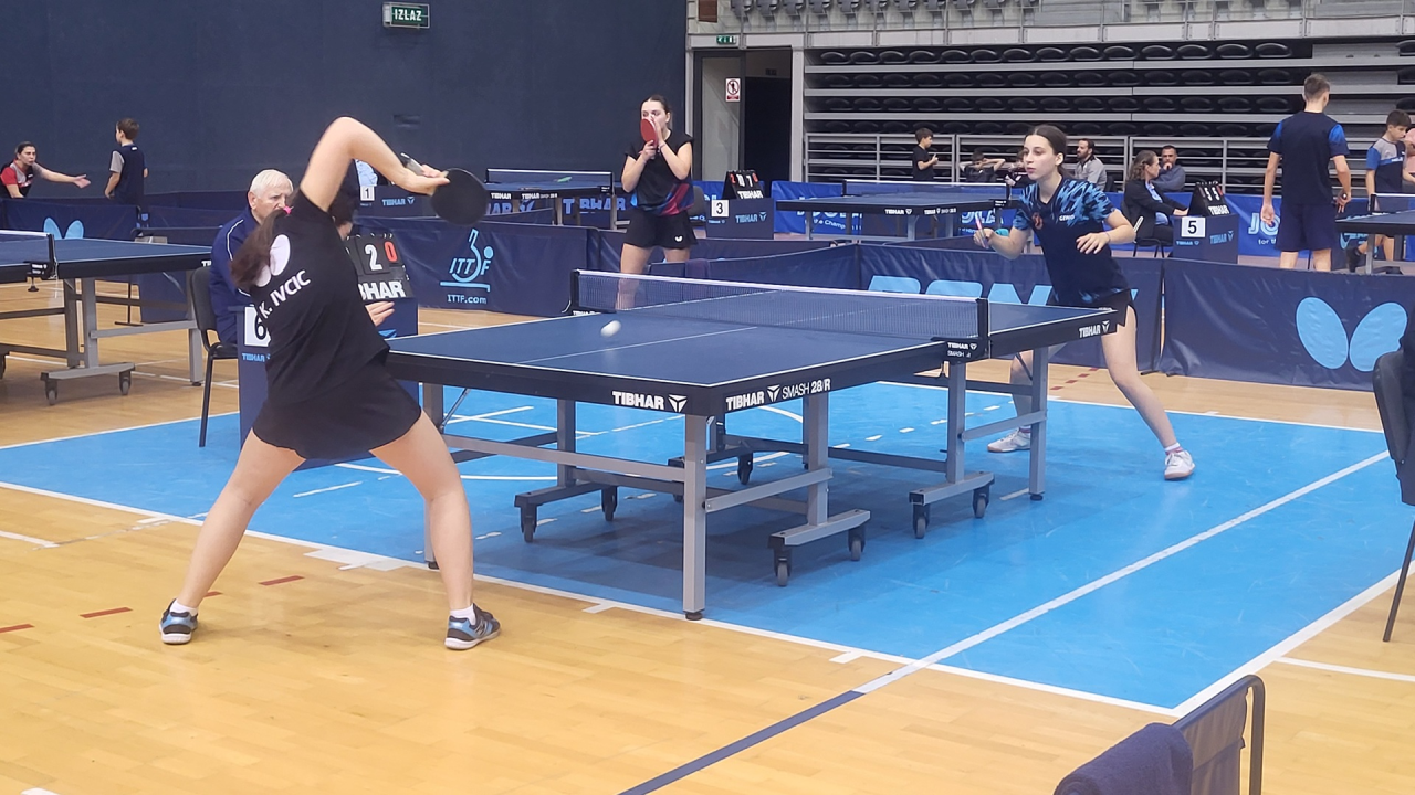 FOTO Stolnotenisačice Šibenika nastupile na memorijalu u Osijeku, Katja i Loreta Mandić stigle do polufinala