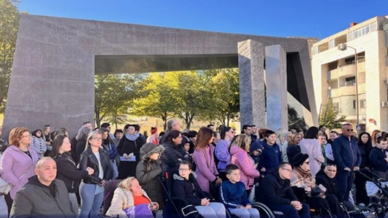 Roditelji iz Knina pokrenuli peticiju protiv ograničavanja broja pomoćnika u nastavi. Podržite ih