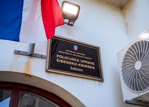 Recidivist u Jadrtovcu opet uhvaćen za volanom bez dozvole, vozilo mu oduzeto do sudske presude