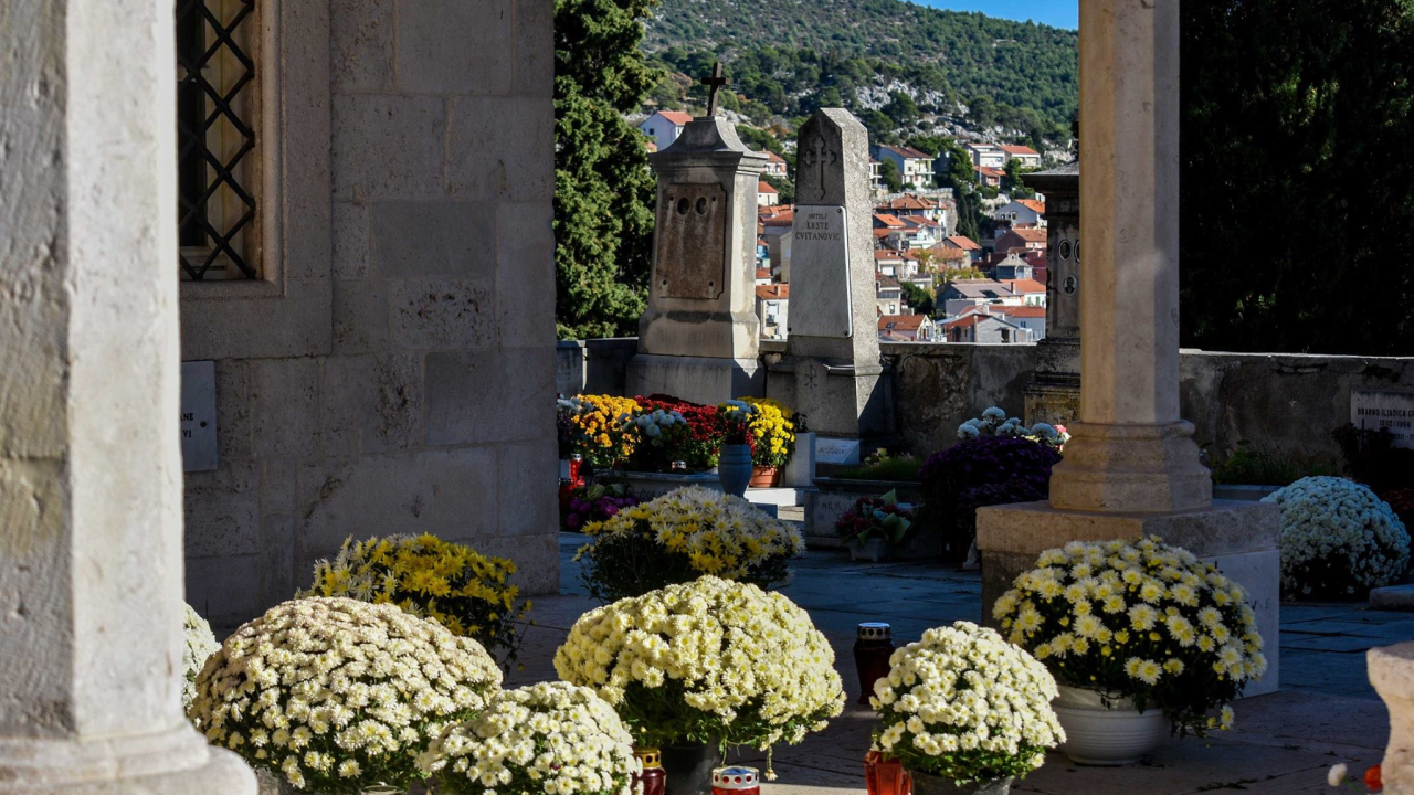 Odluka Vlade: Na blagdan Svih svetih radit će trgovine s prigodnim proizvodima