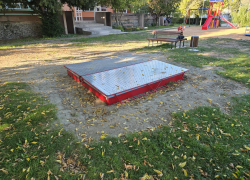 Fotografija 2 - FOTO Drniški mališani sada mogu guštati u novouređenom igralištu