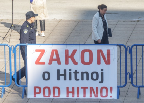 'Hitnjaci' prosvjeduju ispred NSK, traže povrat beneficiranog staža