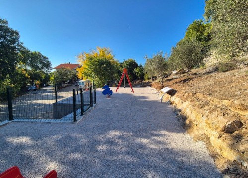 Grad Skradin uredio dječje igralište u Piramatovcima