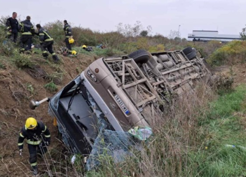 U Srbiji se prevrnuo autobus. Troje mrtvih, oko 80 ozlijeđenih