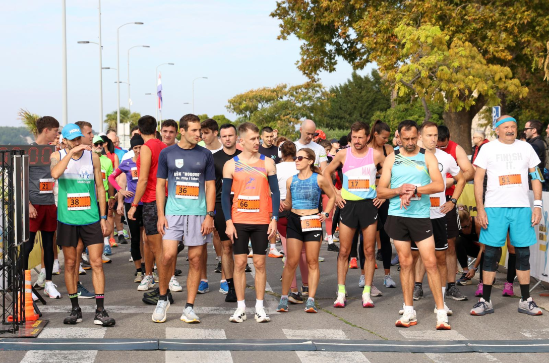Šibenik trčao u čast Dražena Petrovića: Deseto izdanje ‘Šibenskih deset’ i ‘Draženove četvorke’ okupilo brojne trkače