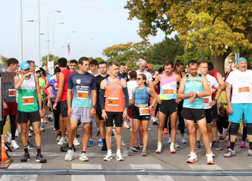 Fotografija 1 - Šibenik trčao u čast Dražena Petrovića: Deseto izdanje ‘Šibenskih deset’ i ‘Draženove četvorke’ okupilo brojne trkače