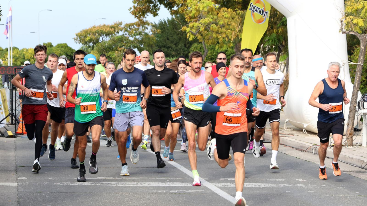 Šibenik trčao u čast Dražena Petrovića: Deseto izdanje ‘Šibenskih deset’ i ‘Draženove četvorke’ okupilo brojne trkače
