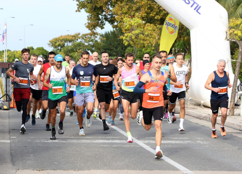 Šibenik trčao u čast Dražena Petrovića: Deseto izdanje ‘Šibenskih deset’ i ‘Draženove četvorke’ okupilo brojne trkače