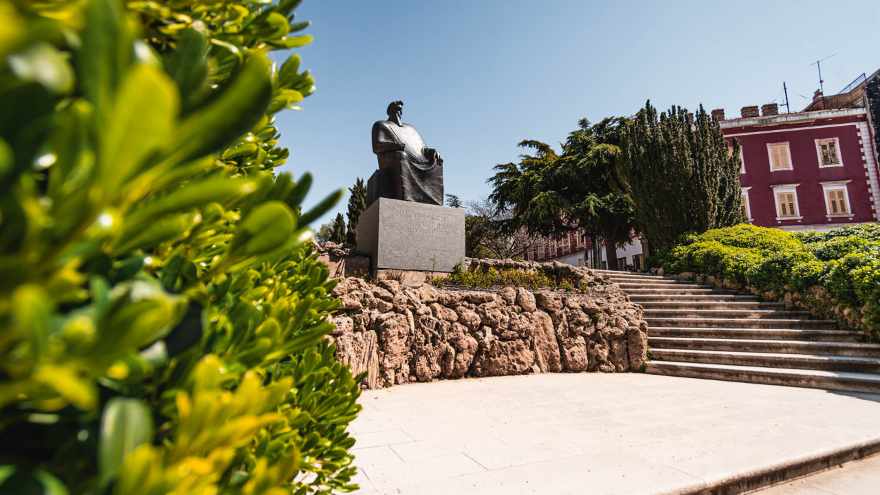 UTV Mihovil povest će vas u šetnju Šibenikom u potrazi za odgovorom na pitanje 'Gdje je nestao kralj!?