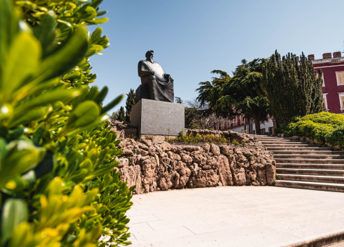 UTV Mihovil povest će vas u šetnju Šibenikom u potrazi za odgovorom na pitanje 'Gdje je nestao kralj!?