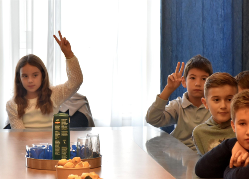 Fotografija 4 - Četvrtaši iz OŠ Jurja Šižgorića kod župana učili o radu javnih institucija