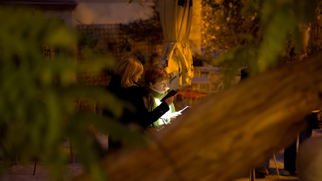 'Odrasli čitaju naglas': Održana noćna šetnja Šibenikom uz prozu i poeziju