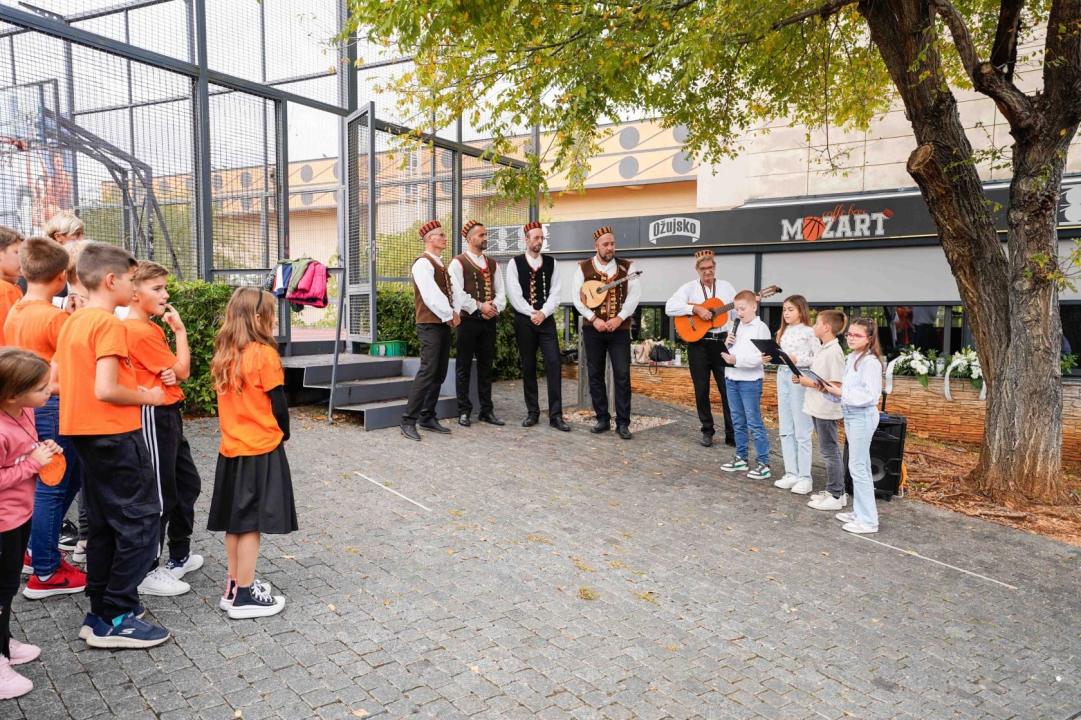 Draženu 61 balon za 61. rođendan: Šibenik obilježio rođendan svog košarkaškog velikana