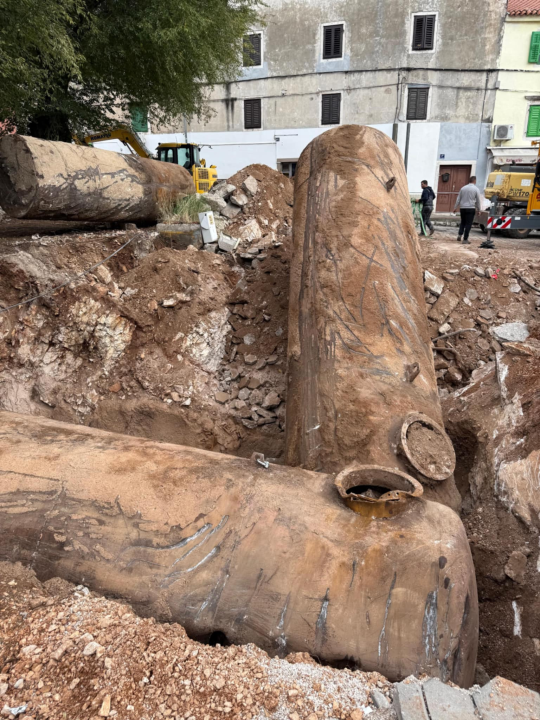 Ispod Vanjskog otkriveni i uklonjeni spremnici goriva stare benzinske pumpe